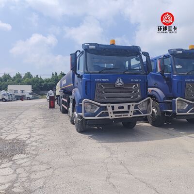 Truk Tangki Bahan Bakar HOWO NX 8x4 30000L Truk Tangki Minyak Diesel Tugas Berat untuk Pasar Afrika