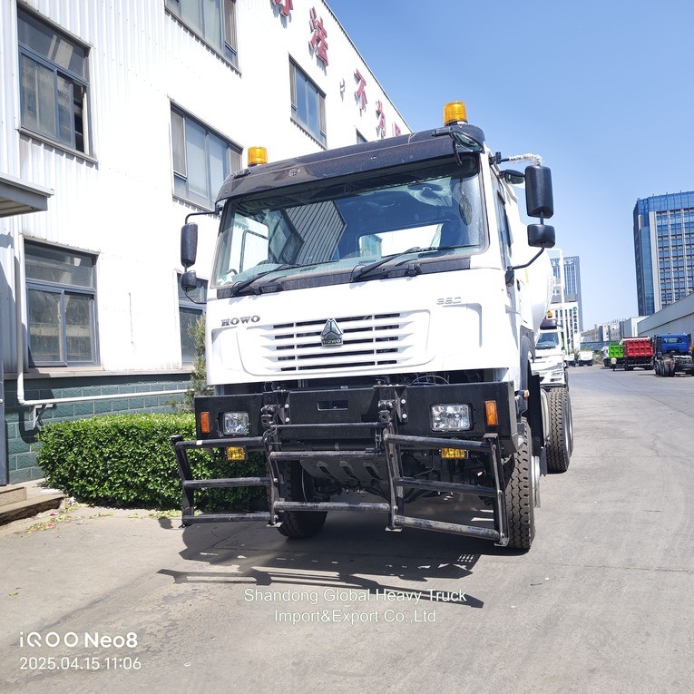 HOWO Mixer Truck dengan 371HP Engine 6X4 Drive Mode dan 8-9cbm Kapasitas untuk Efisien Campuran Beton