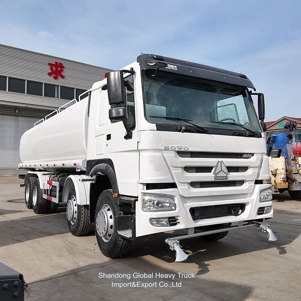 HOWO 8X4 Tanker Air Semprot Ringan Truk Tangki Air Truk Bowser