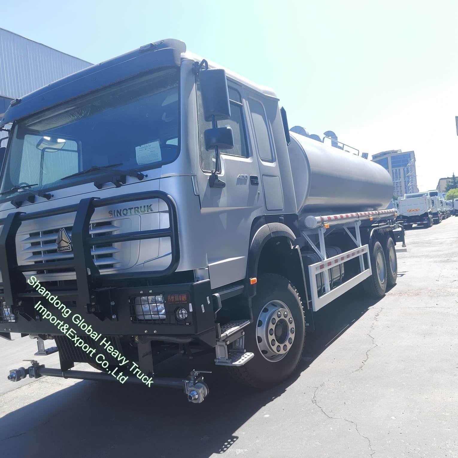 Truk Tangki Air HOWO Sinotruk HOWO 6*4 Truk Penyiram 20000 Liter Truk Tangki Air untuk Dijual
