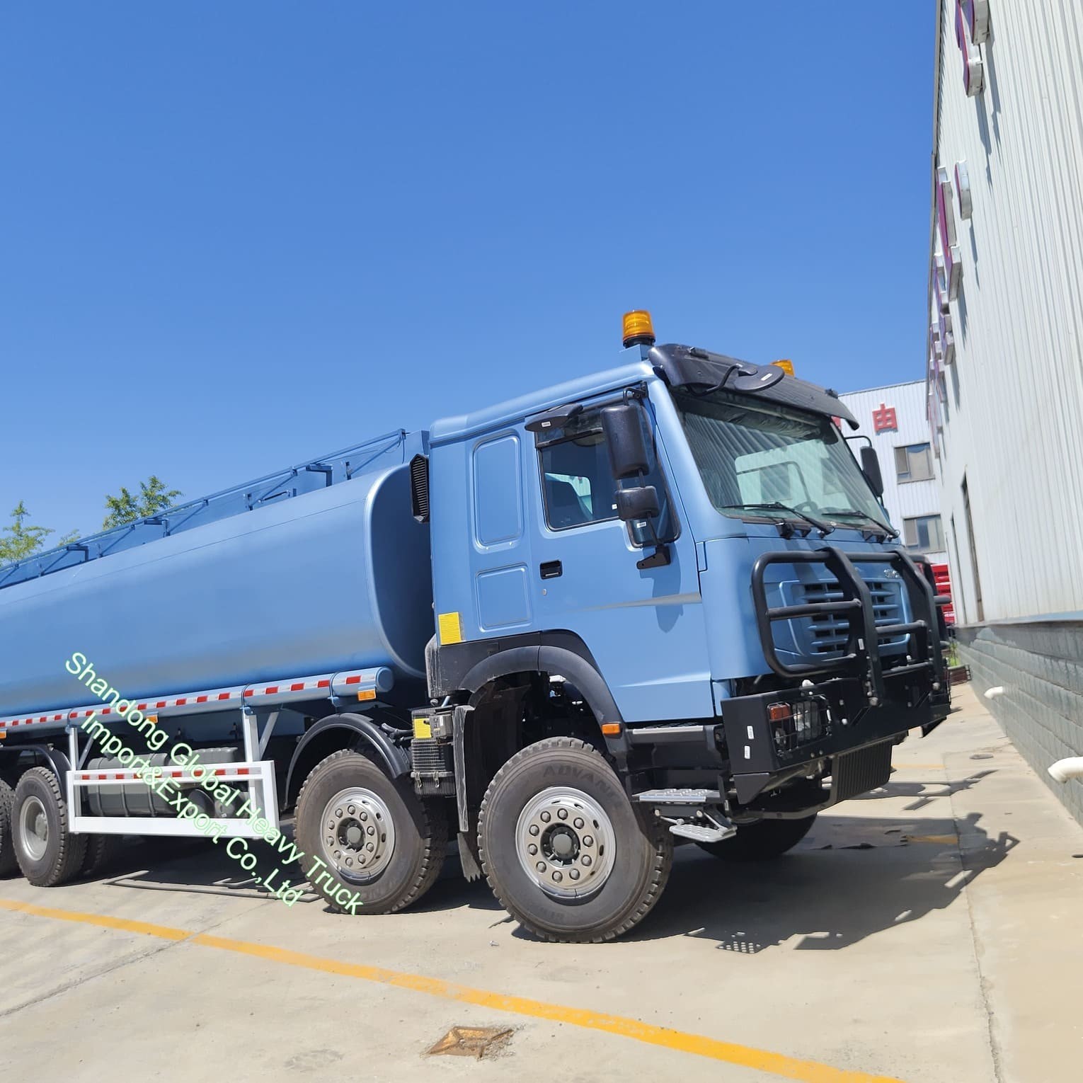 High Sinotruk 8*4 12 Roda LHD Rhd Diesel Fuel Gas Oil Delivery Tanker bekas Tanker truk