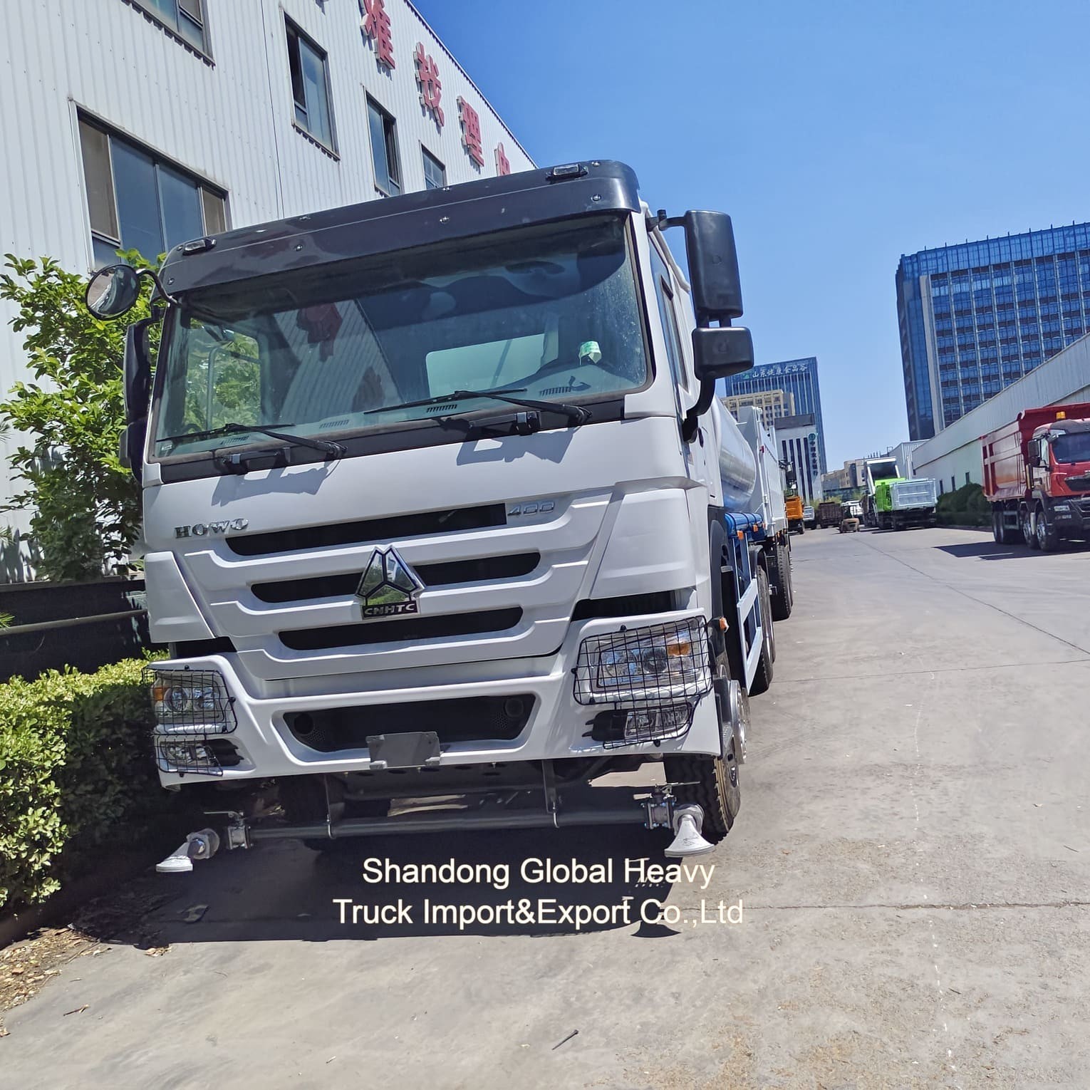 8000L Kapasitas Tangki Air Truk dengan Tangki Baja Karbon dan Pompa Self-Priming untuk Sanitasi Perkotaan