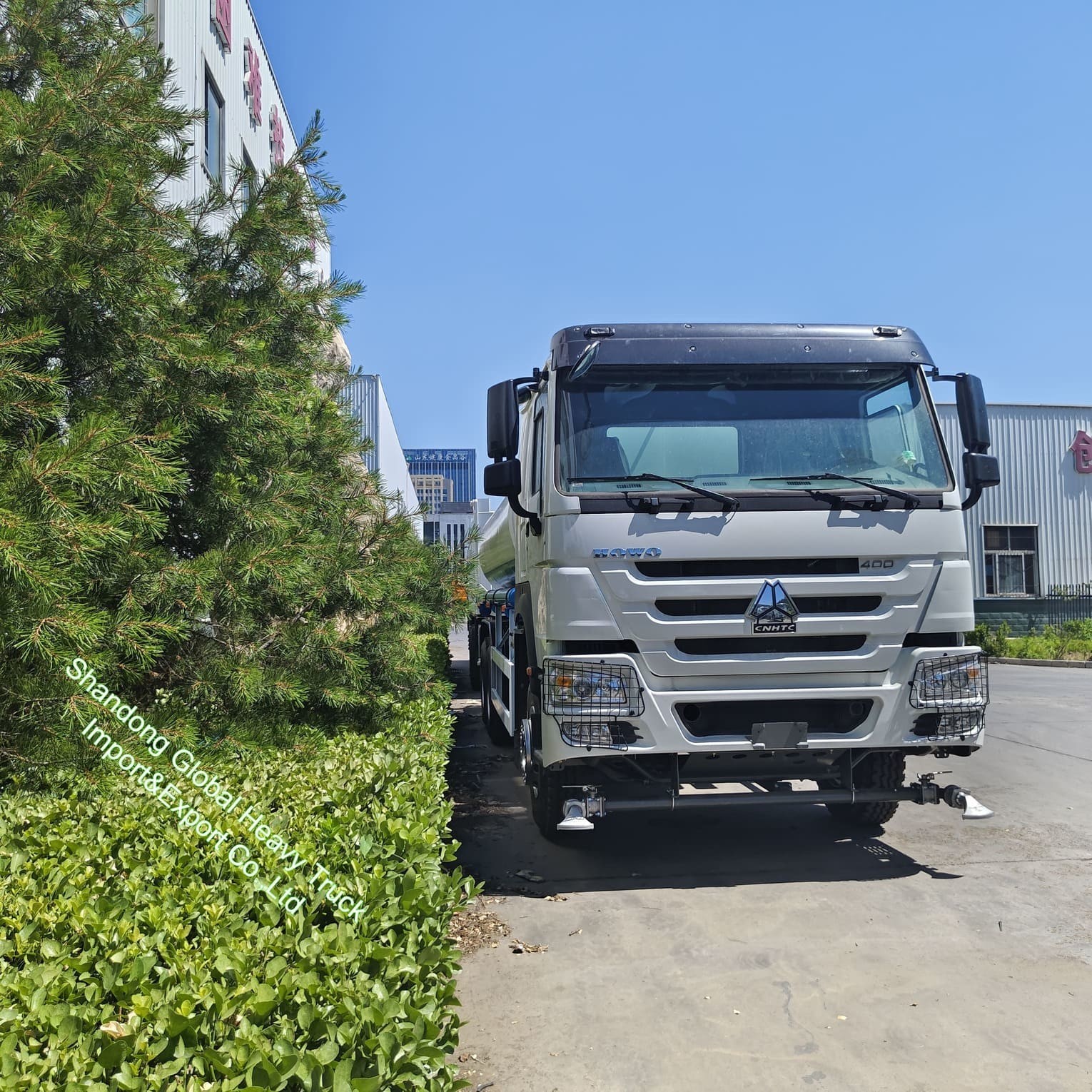 HOWO 6*4 400HP Tangki air yang direnovasi Truk penyemprot Truk 6*4 Tangki air