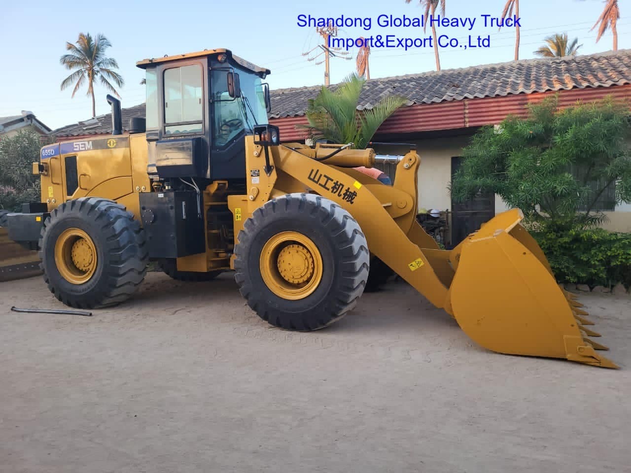 SEM 655D Loader Roda 5 ton dengan Kapasitas Bucket 3.0-4.5m³