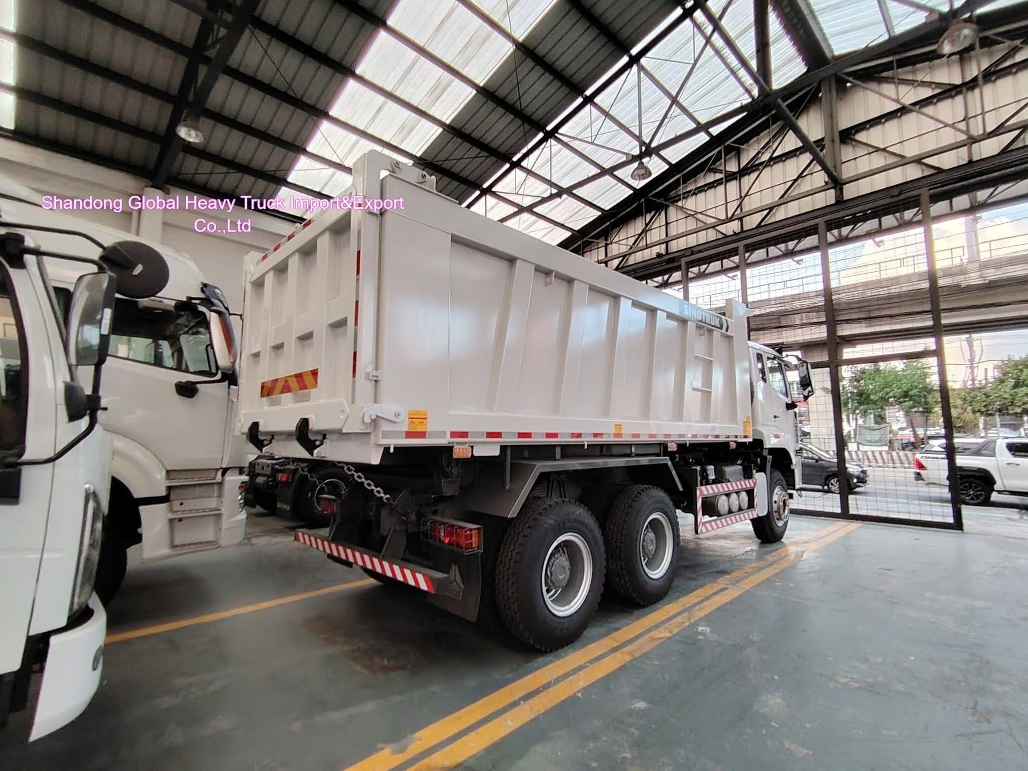 Truk Sampah HOWO NX 6X4 371HP dengan Kapasitas 18-25m³