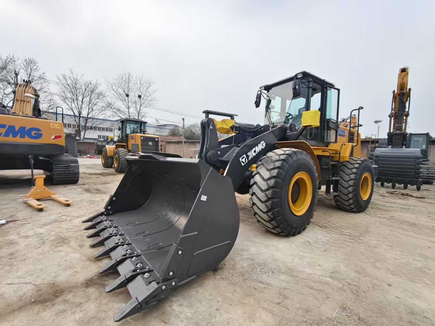 Wheel Loader XCMG ZL50GN Bekas dengan Beban Terukur 5t dan Daya 162kW untuk Tambang & Konstruksi