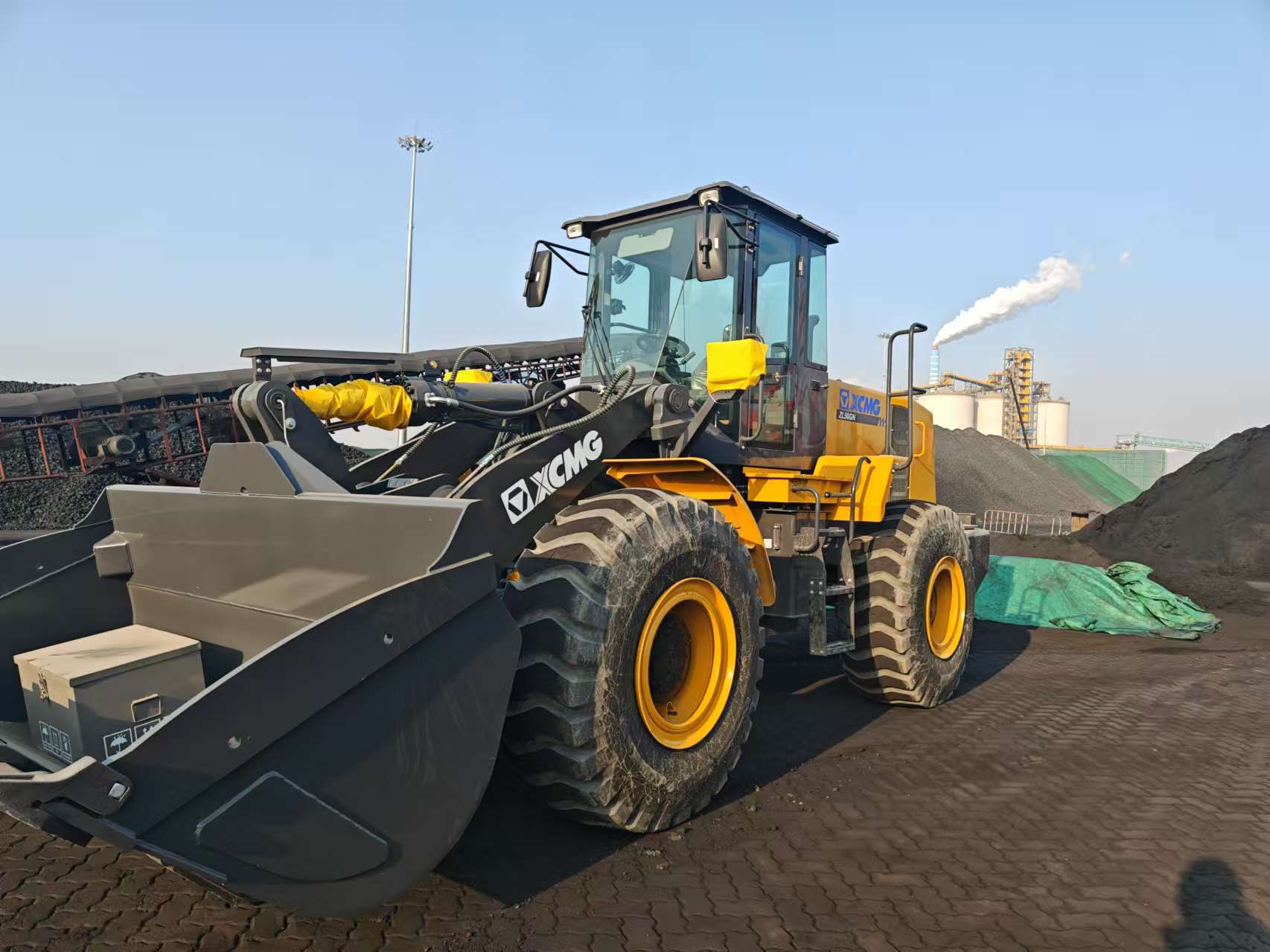 XCMG ZL50GN Wheel Loader dengan beban nominal 5T, mesin 162KW, dan transmisi power-shift hidrolik untuk konstruksi tugas berat