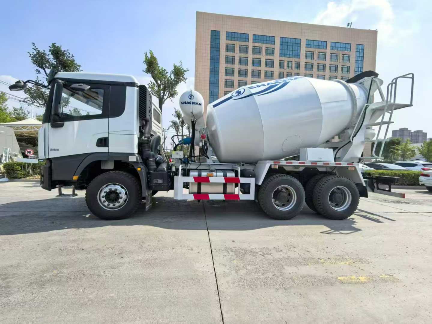 Truk Mixer Beton Mesin Sinotruk HOWO 12 CBM Berkinerja Tinggi 6×4 Penggerak 371 HP