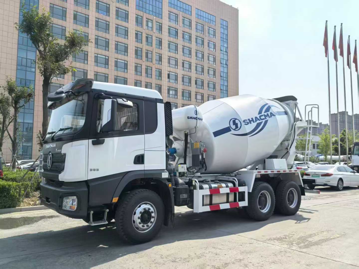 HOWO CNG Concrete Mixer Truck dengan 6-10 m3 Kapasitas Drum dan 6×4 Drive Mode Didorong oleh CNG 336-371 HP Engine