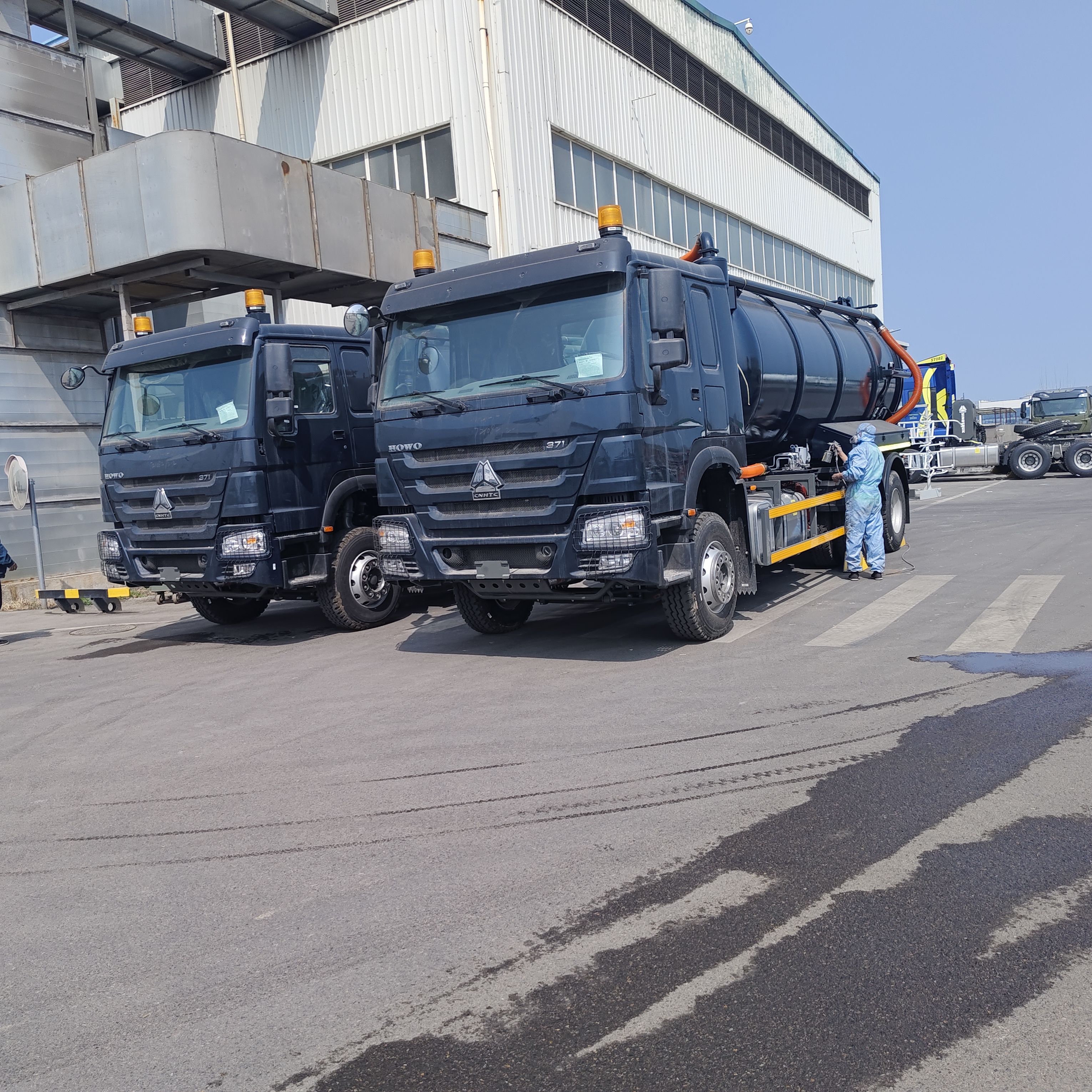 HOWO 15CBM Truk Penyedot Air Limbah Vakum dengan 6×4 Drive Type dan Hydraulic Tipping Discharge untuk Pembersihan Septic Tank