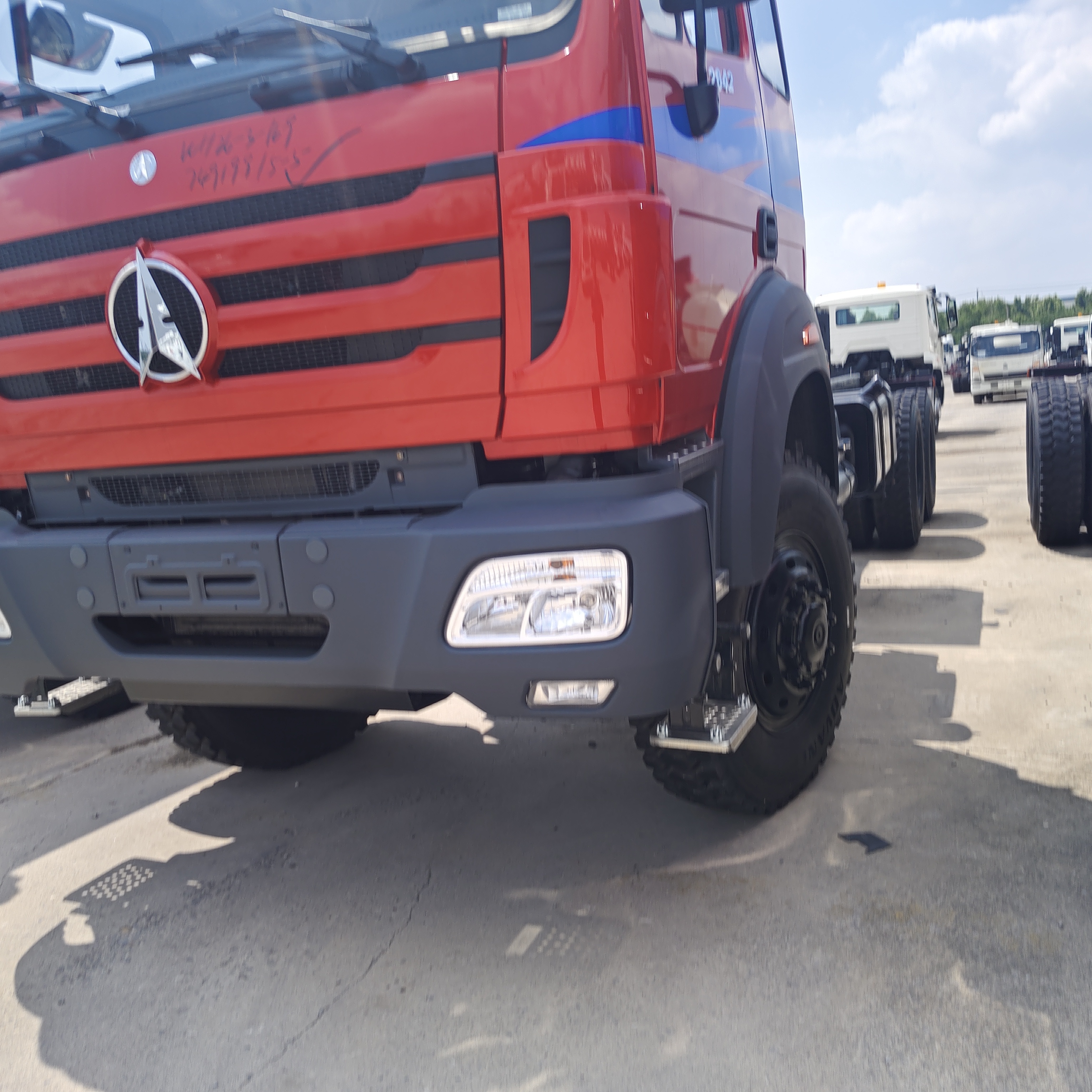BEIBEN 2642 6×4 Heavy Duty Traktor Traktor dengan 420HP WEICHAI Engine dan Mercedes-Benz Teknologi Chassis