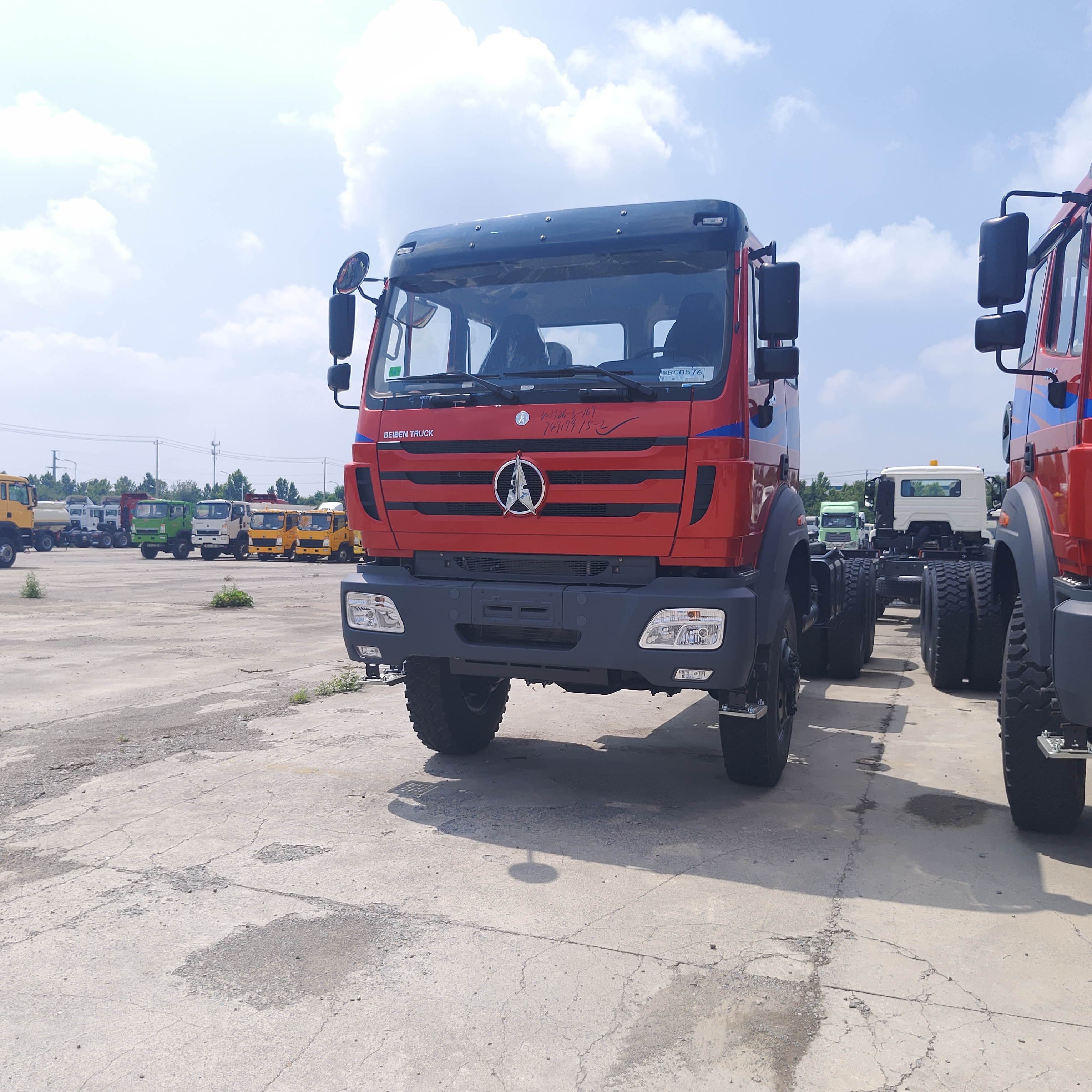 BEIBEN 2638 4×4 Heavy Duty Off-Road Dump Truck dengan Mesin WEICHAI 380HP dan Sasis Teknologi Mercedes-Benz untuk Penambangan