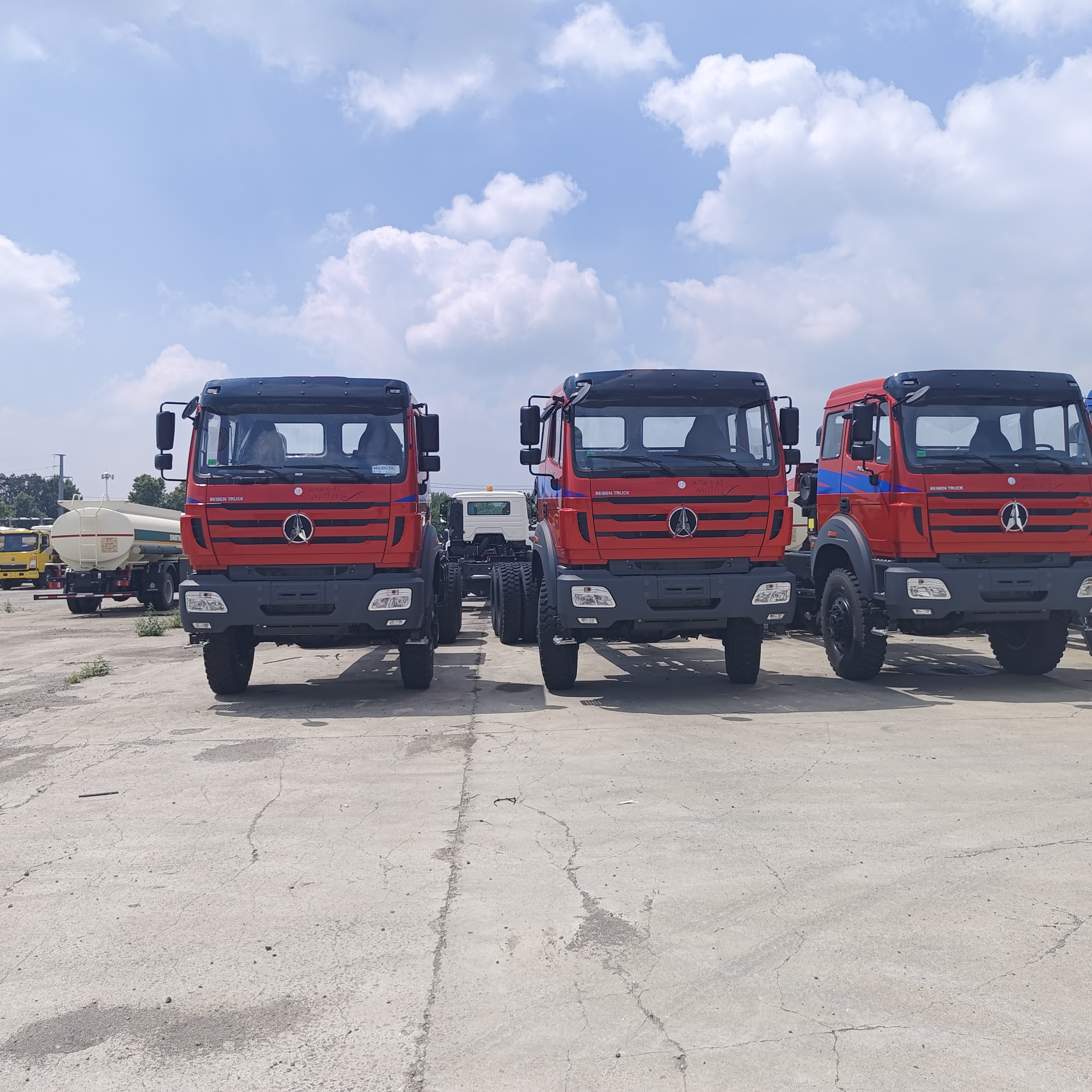 BEIBEN 2642 8×4 Heavy Duty Mining Dump Truck dengan mesin WEICHAI 420HP dan muatan 35-45 ton untuk pertambangan dan quarry