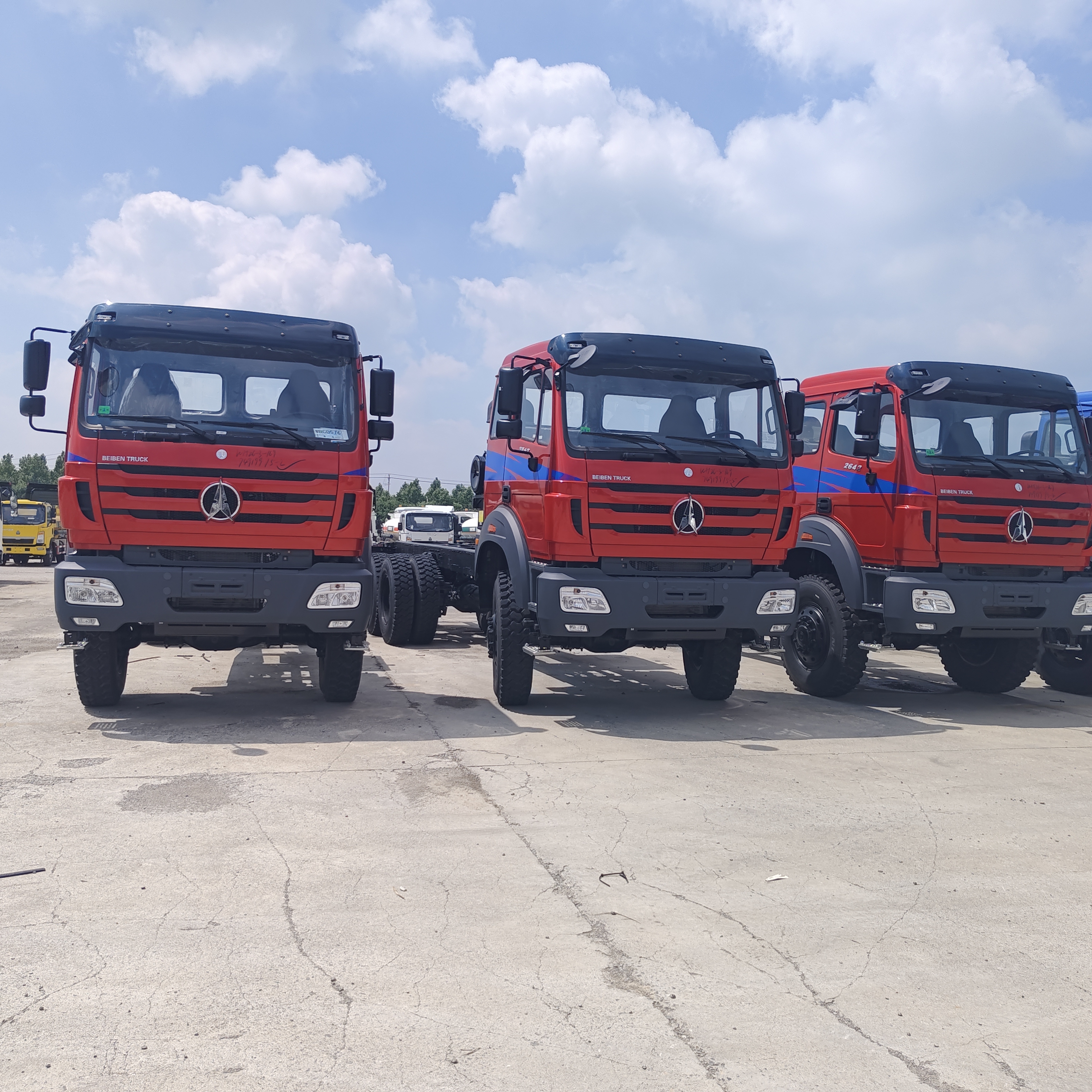BEIBEN 2642 6×4 Heavy Duty Dump Truck dengan mesin WEICHAI 420HP dan muatan 25-35 ton untuk pertambangan dan konstruksi