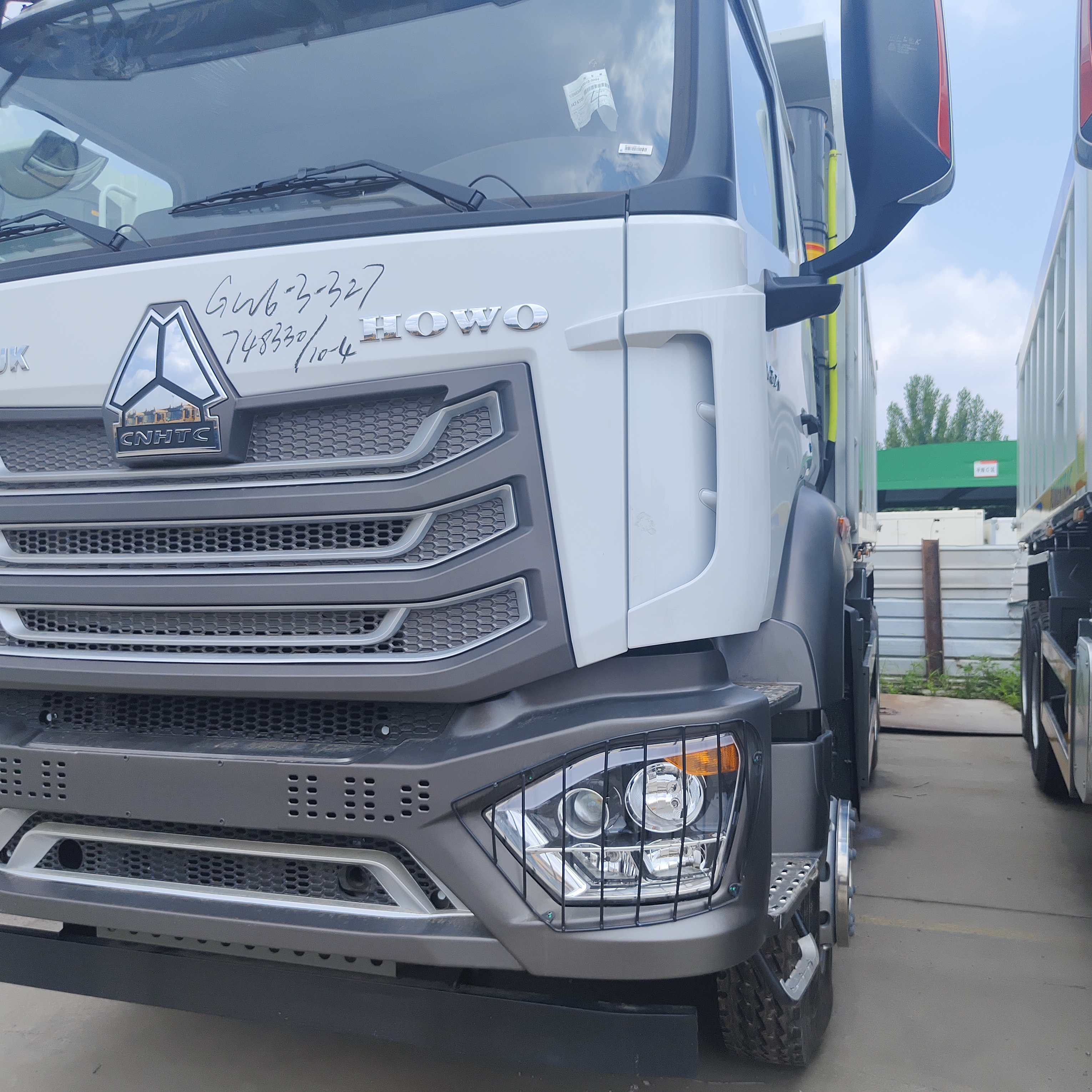 HOWO NX 6×4 Heavy Duty Dump Truck dengan Mesin 400HP dan 20CBM Dump Body untuk Pertambangan dan Konstruksi