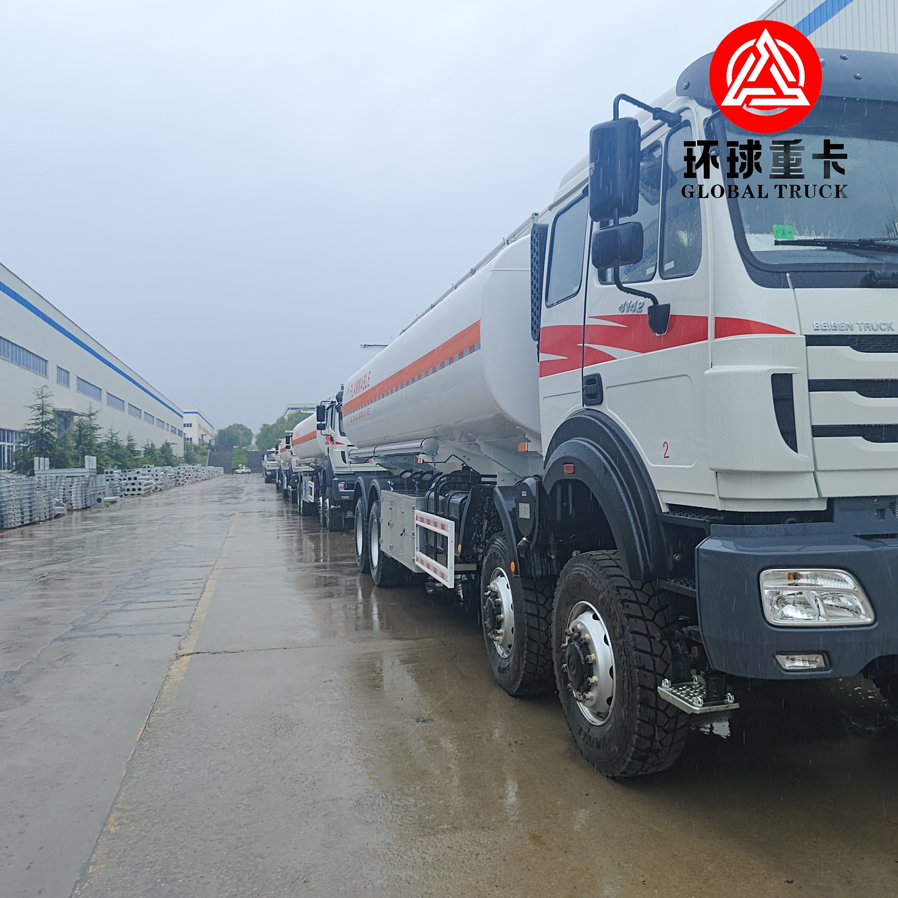 Beiben 8x8 35000L Tanker Fuel Truck Heavy Duty Diesel Tanker Truck untuk Proyek Pertambangan Kongo