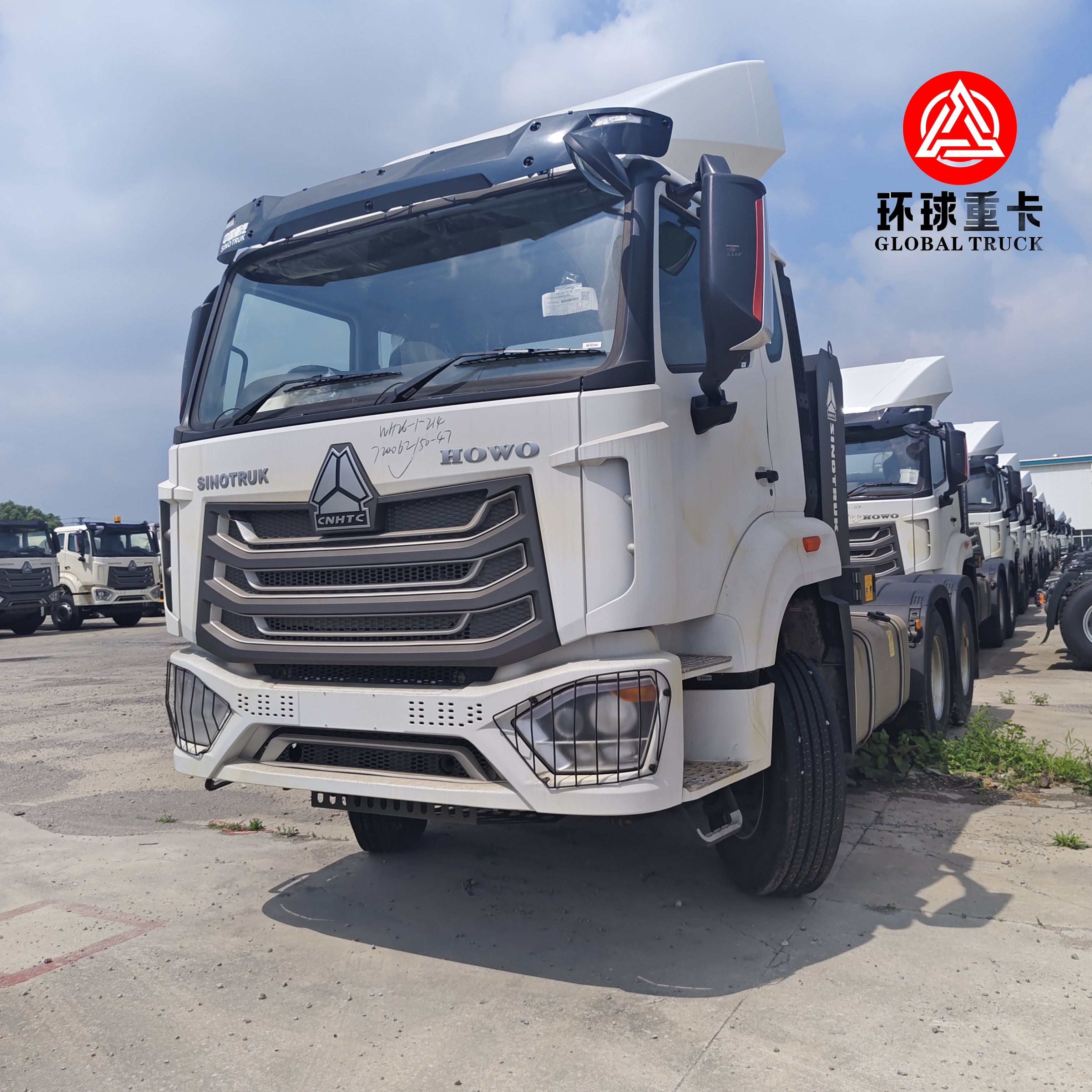 Brand New HOWO NX 6x4 430HP Pengemudi Kanan Traktor Truk Prime Mover untuk Tanzania Logistics