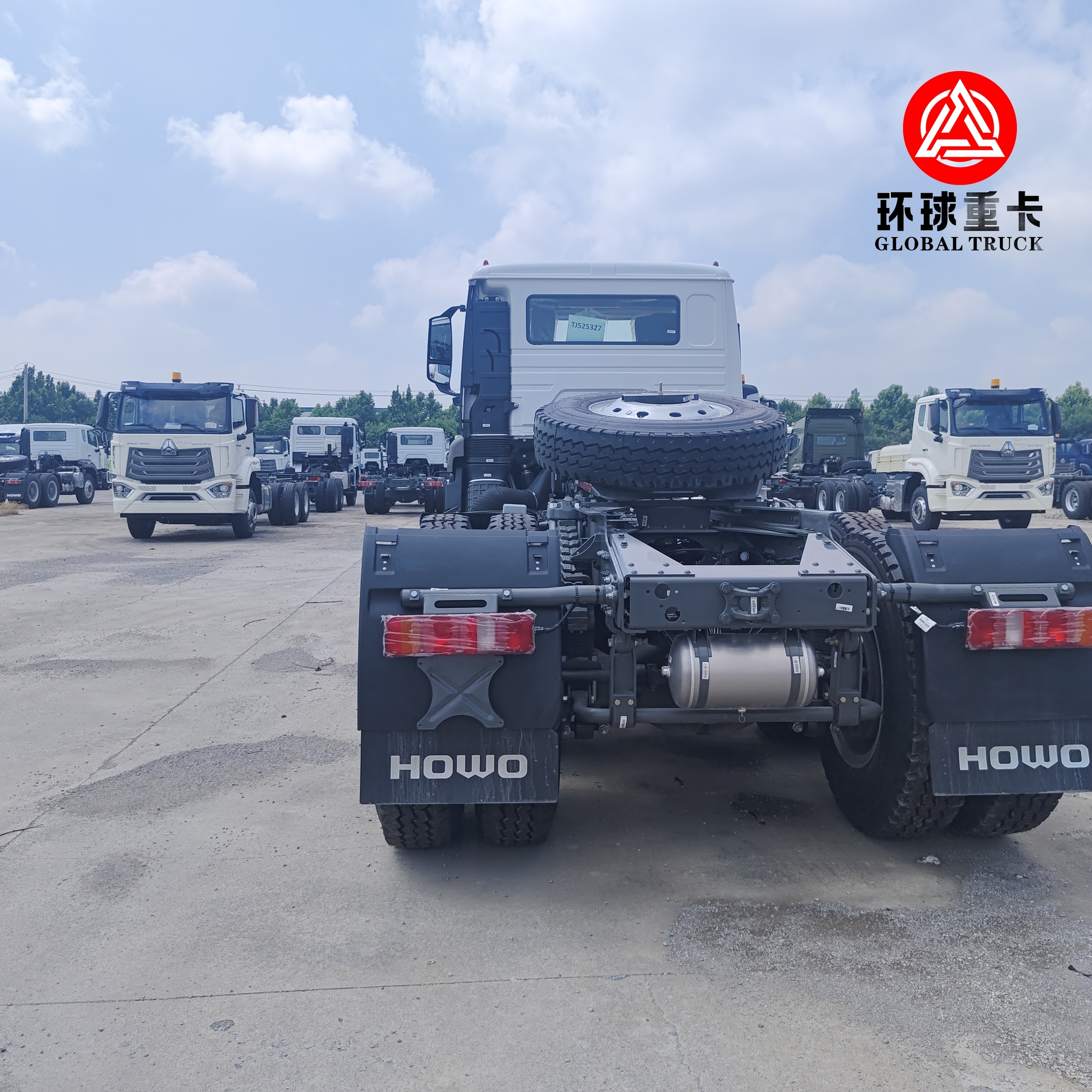 Merek baru HOWO NX 6x4 Traktor kepala truk dengan 371HP mesin diesel untuk transportasi kargo berat