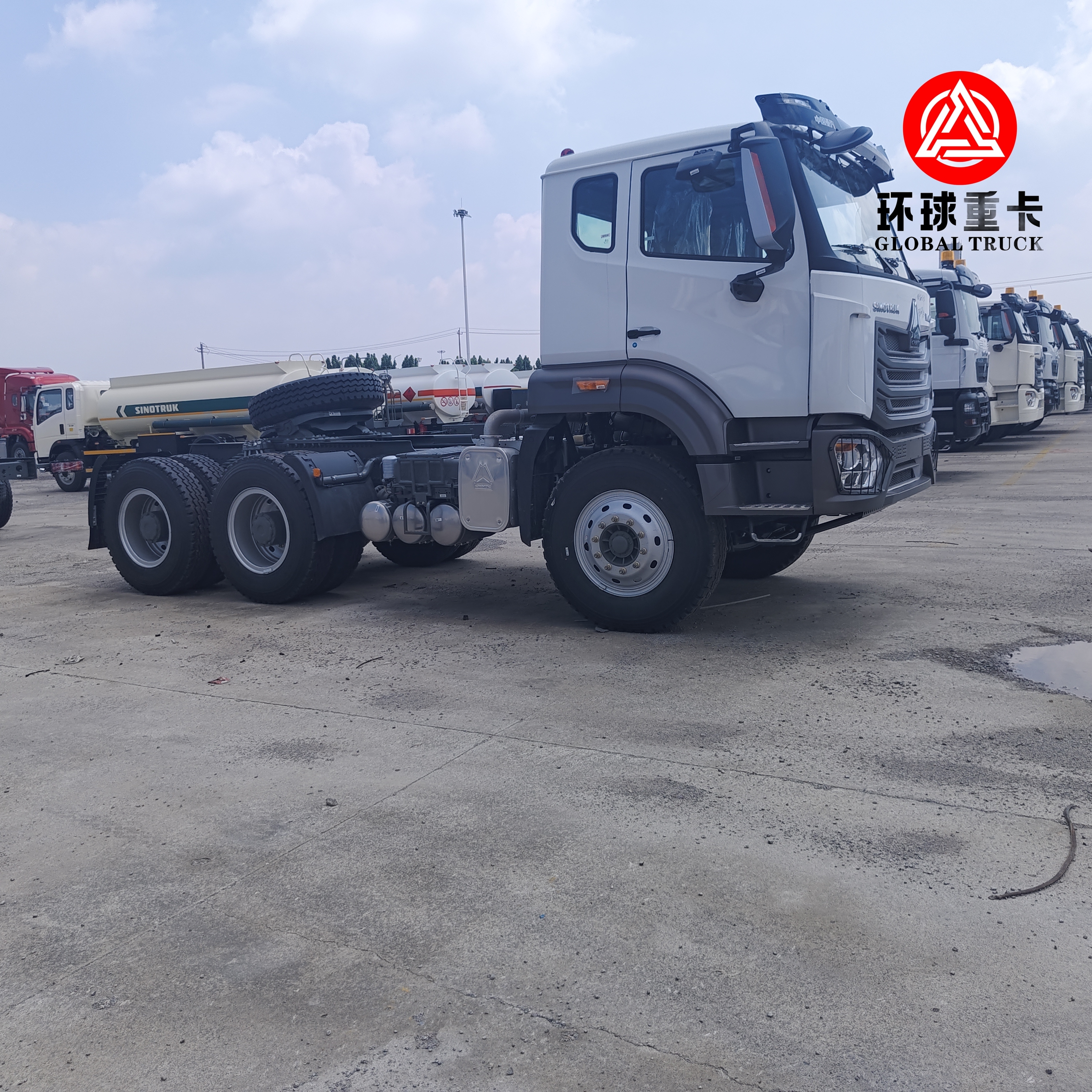 Brand New Sinotruk HOWO NX 6x4 Traktor Traktor 430HP Heavy Duty Prime Mover untuk Pengangkutan Kargo